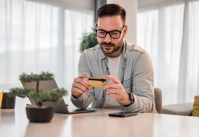 Thumbnail Picture of Personalized Credit vs. Standard Loans: A Complete Guide by Novacash